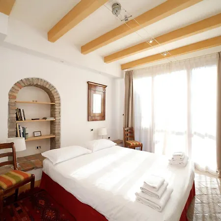 Borgo Malvasia- La Quercia Couette-café 4*