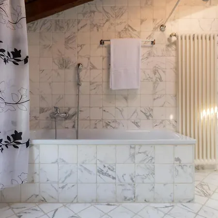 La Quercia - Bolognarooms Bed & Breakfast 2*