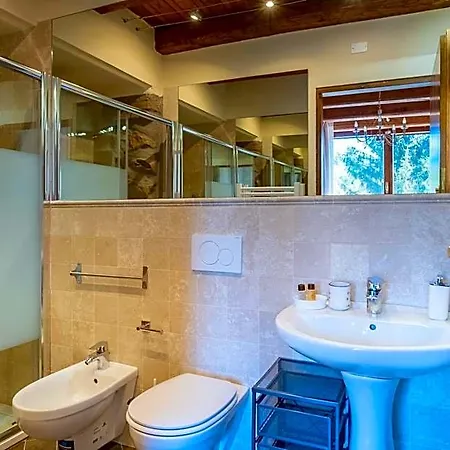 Bed & Breakfast Borgo Malvasia- La Quercia 4*
