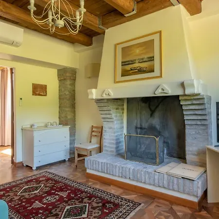Bed & Breakfast Borgo Malvasia- La Quercia 4*