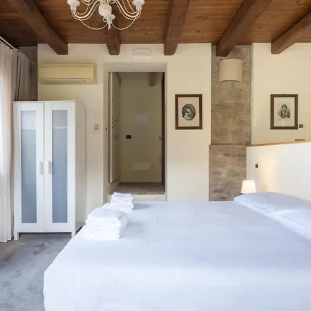 לינה וארוחת בוקר Borgo Malvasia- La Quercia 4*